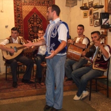 O Duduk e o Oud são dois instrumentos que formam parte da rica tradição musical armênia.
